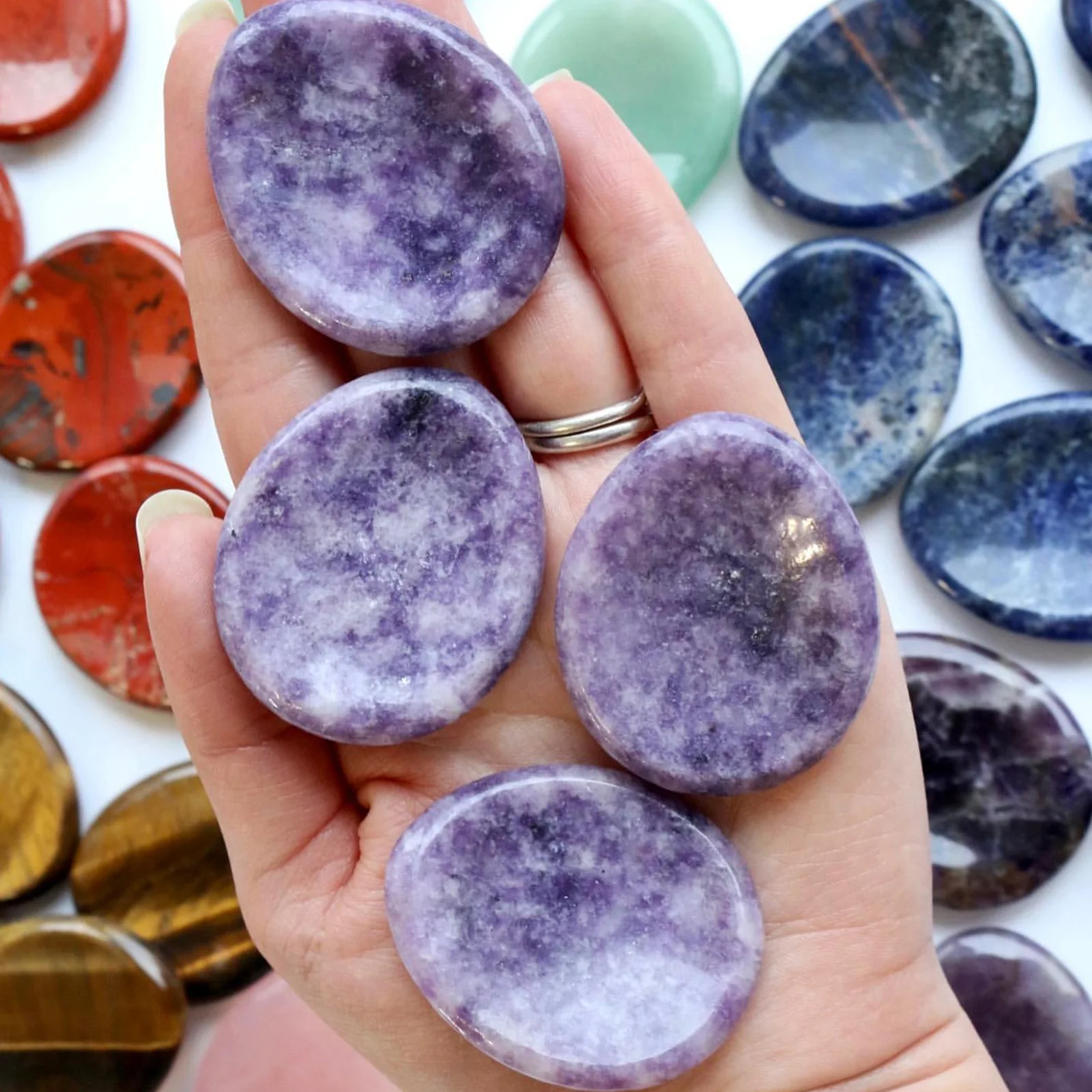 

1pc Worry Stone 45 * 35 Large Crystals Real Natural Stone Face Massagers Thumb Energy Healing Amethyst Forget Mineral Spa
