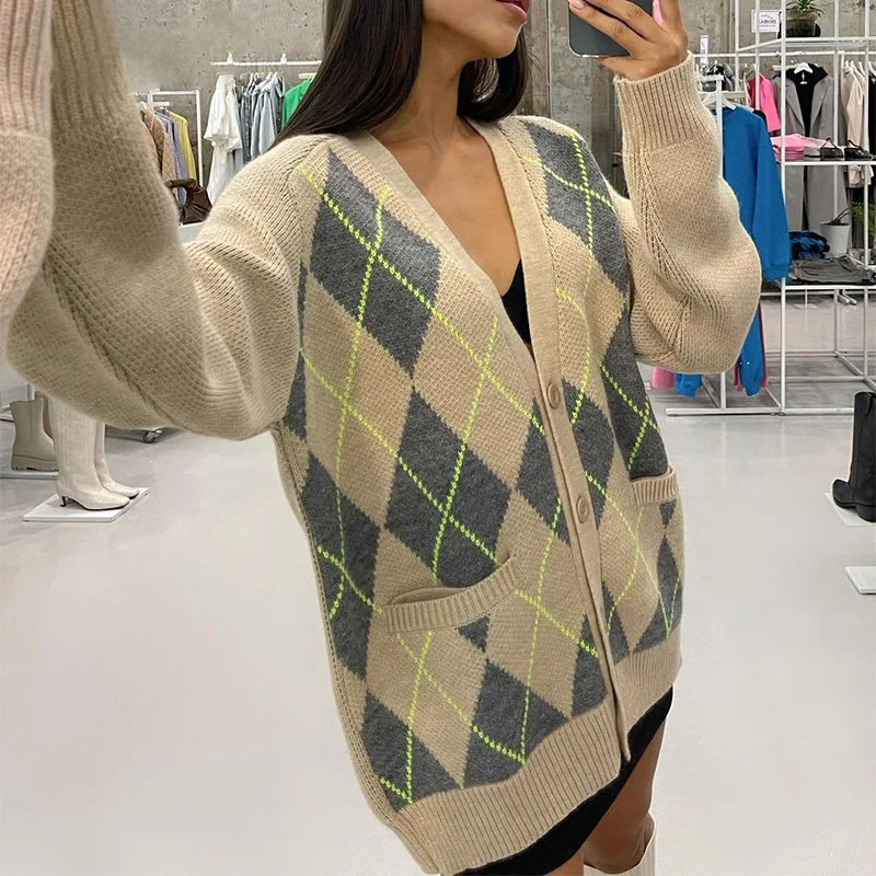 

Women's Autumn New 2021 Fashion Contrast Color V-neck Temperament Buttoned Cardigan Long-sleeved Woolen Warm Jacket Women