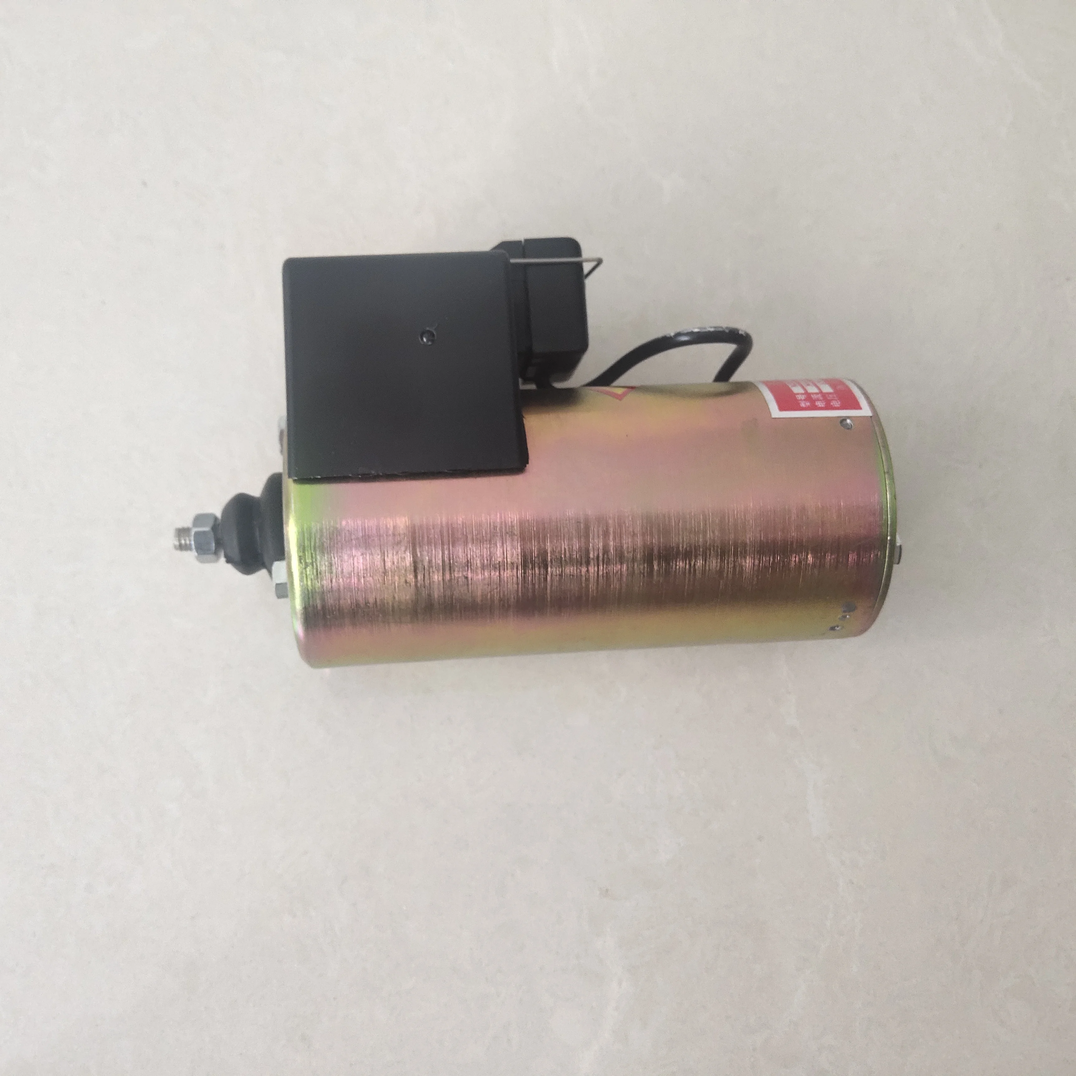 Соленоид остановки Deutz 24 В 01181665 для двигателя 1015