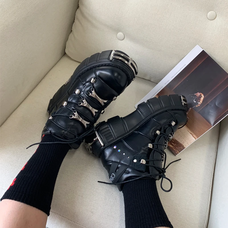 Brand Design Women Boots Fashion Punk Style Motorcycle Boots Metal Gothic Ankle Boots Sports Platform Lace-up Casual Woman Shoes