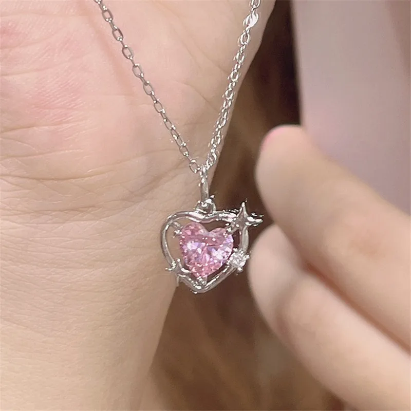

2023 Punk Pink Love Heart Pendant Short Necklaces for Women Goth Vintage Fashion Charm Choker Necklace Y2K Jewelry