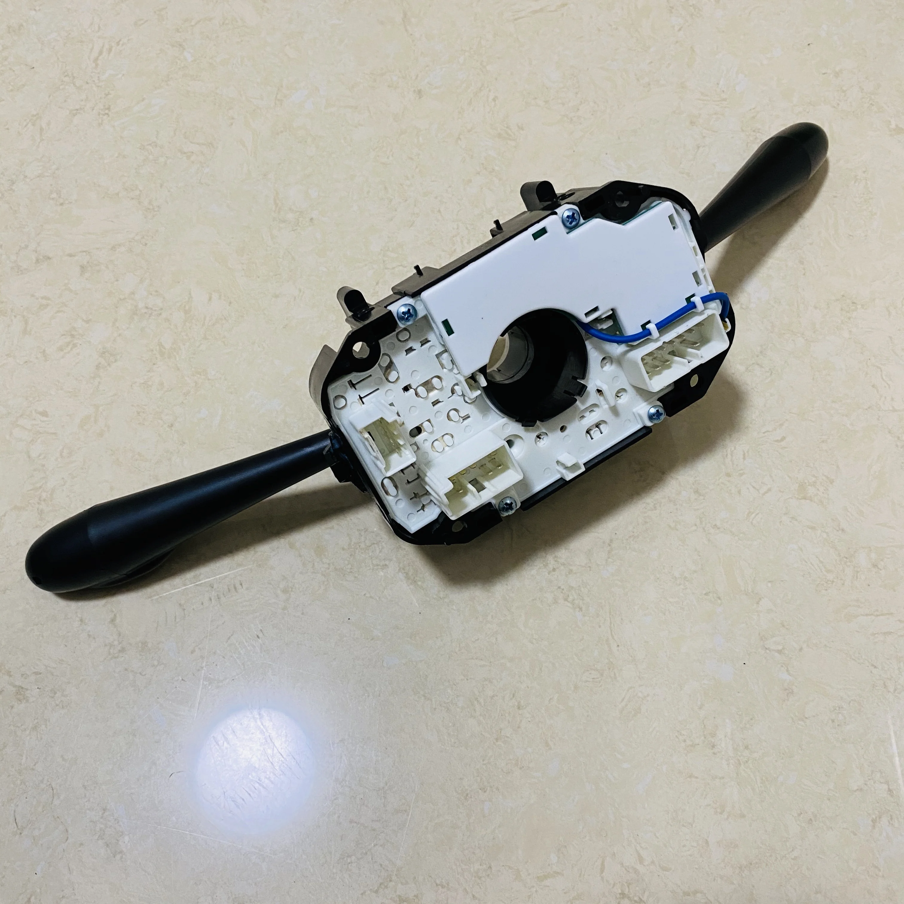 Комбинированный переключатель для наружной установки Zotye Hunter Autorrad 5008