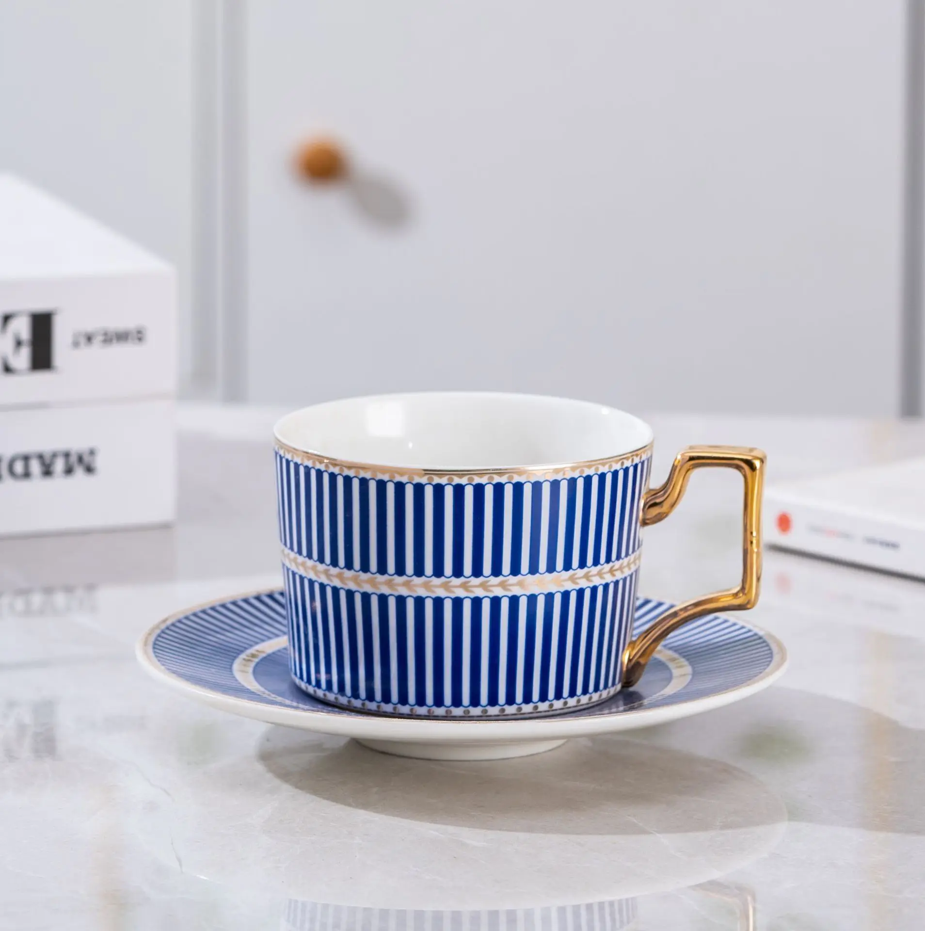 

Ceramic Coffee Mug European Small Luxury Coffee Cup Set Afternoon Tea Flower Tea Cup Christmas Gift Ceramic and Pottery Cups Bar