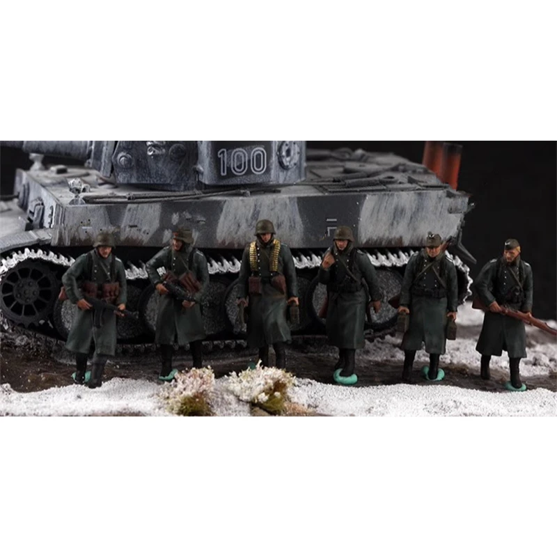 Фигурки немецких солдат 1:72 6 шт. смола