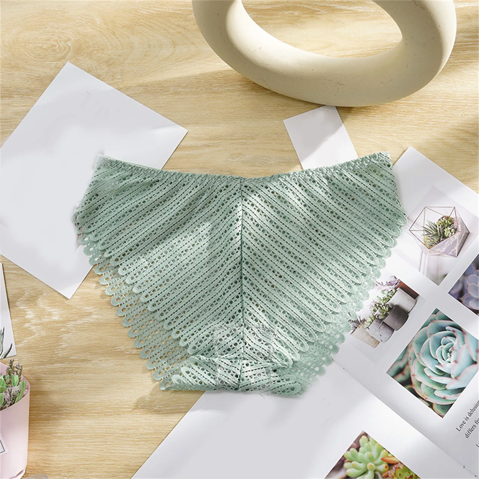 

Кружевные ажурные трусики, женские прозрачные дышащие однотонные цветные трусы с низкой талией, бесшовное нижнее белье удобные трусики