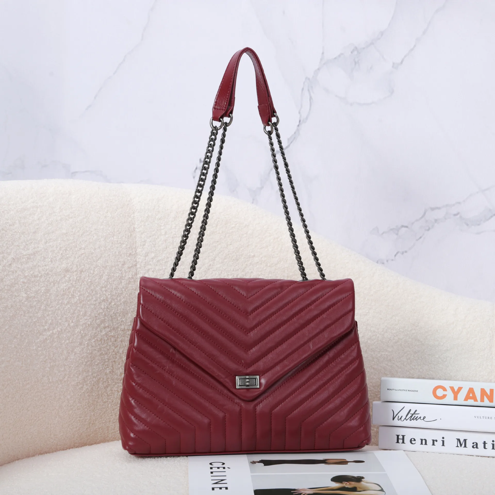 

Винтажные дизайнерские сумки через плечо из натуральной кожи на цепочке для женщин, зимние женские трендовые сумки, брендовая трендовая су...