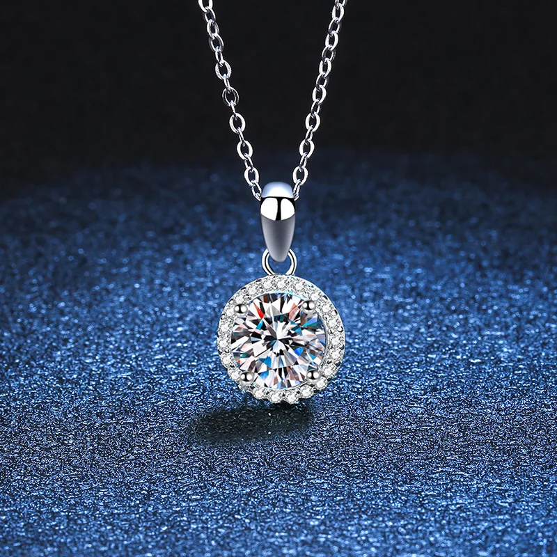 

Trendy Real 1 Carat Round Moissanite Pendant Necklace For Women 100% 925 Sterling Silver Sparkling Wedding Party Fine Jewelry