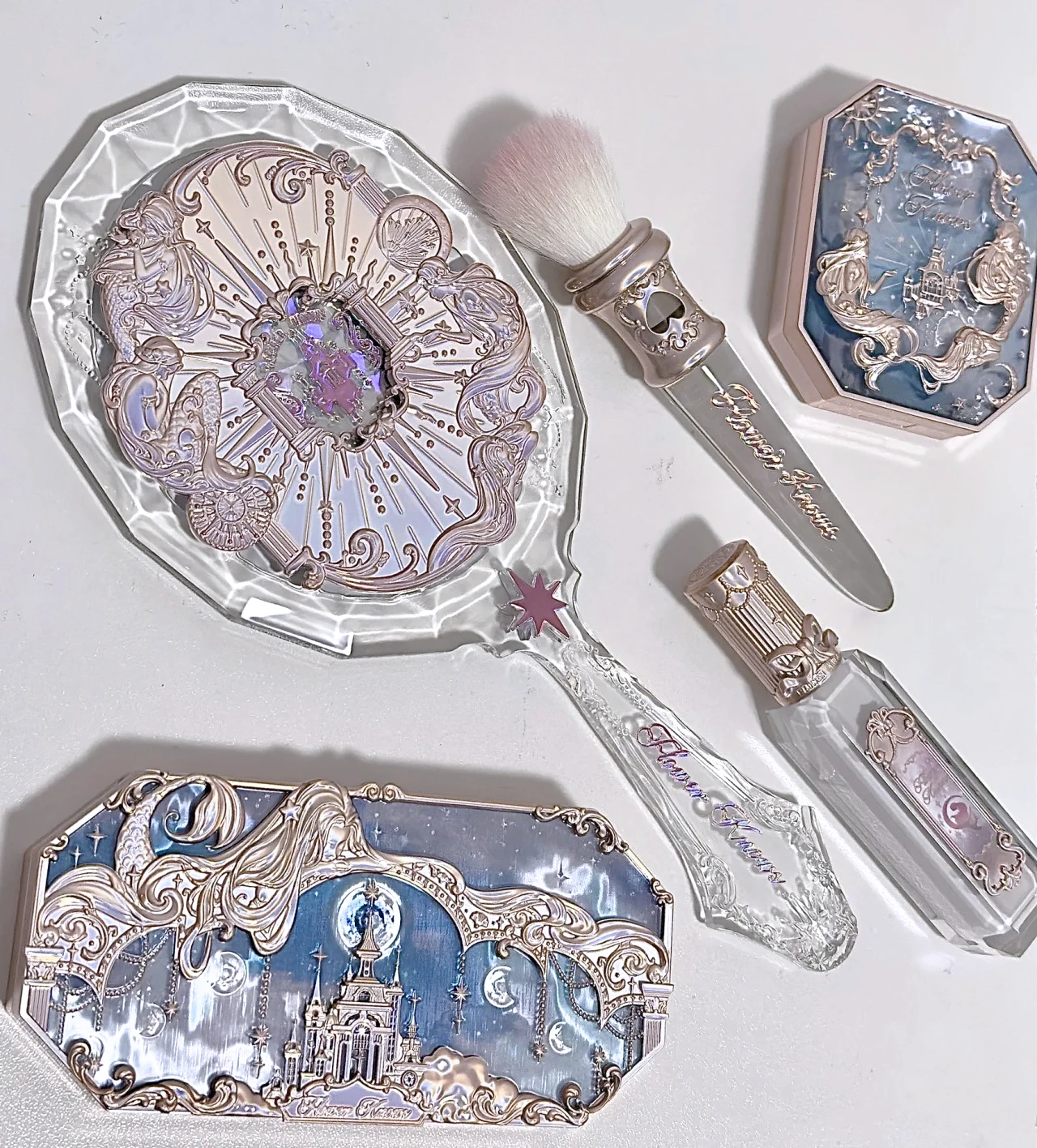 

Набор из 5 предметов: русалки и тени для век