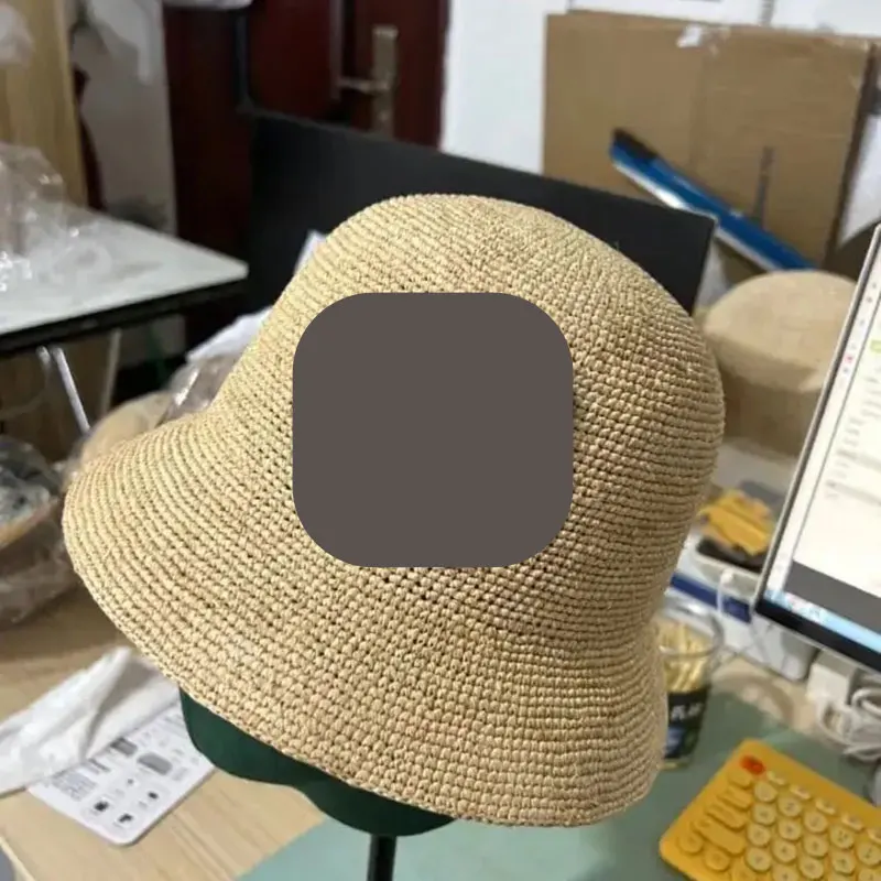 Соломенная шляпа из рафии для женщин