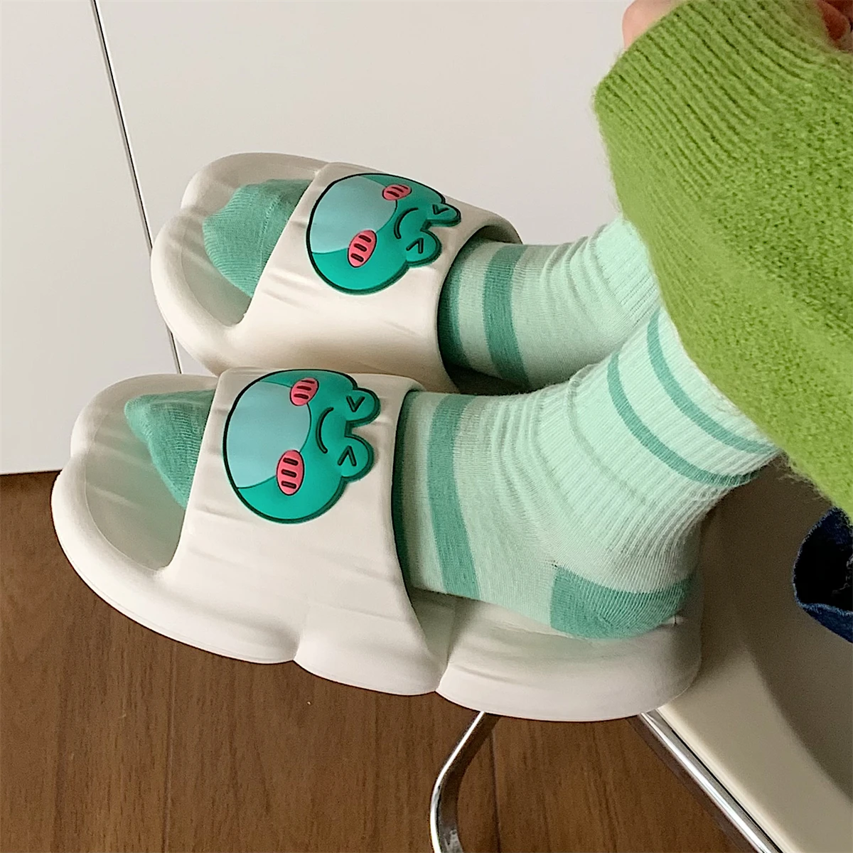 Новые домашние нескользящие тапочки Sle Cool CGH женские летние корейские милые с