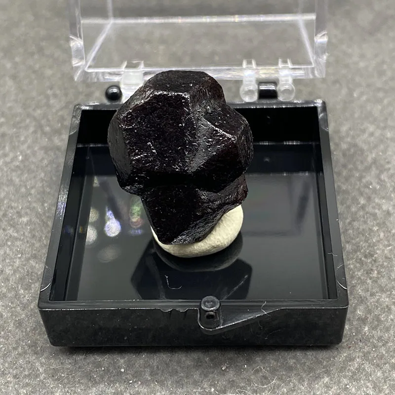 

100% натуральный гранат, необработанный камень, образцы минералов, целебный кристалл, коллекция драгоценных камней, размер коробки: 35*35*35 мм