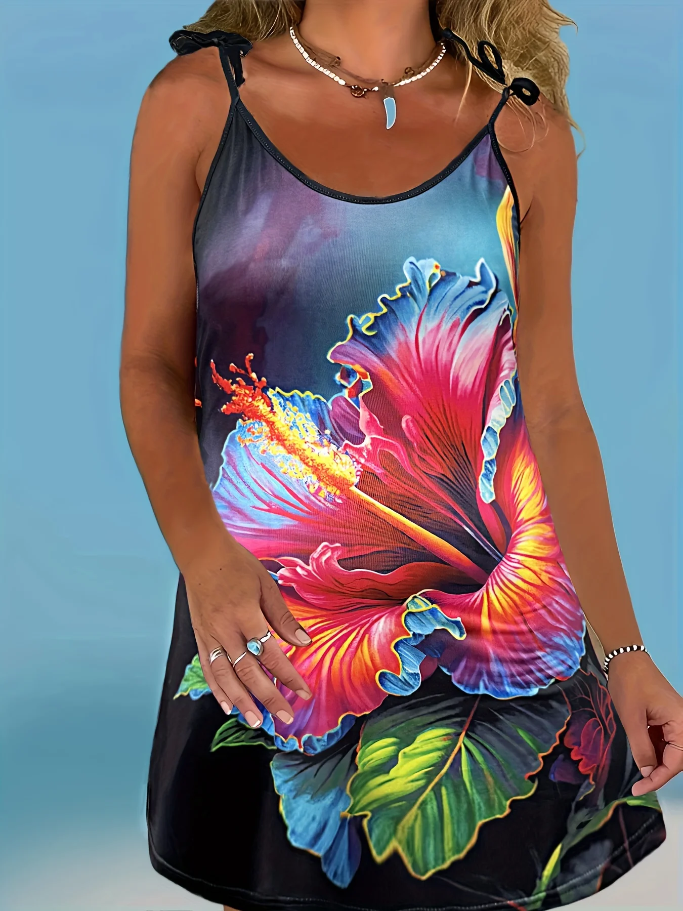 Женское платье с цветочным принтом и регулируемым ремешком на шнуровке