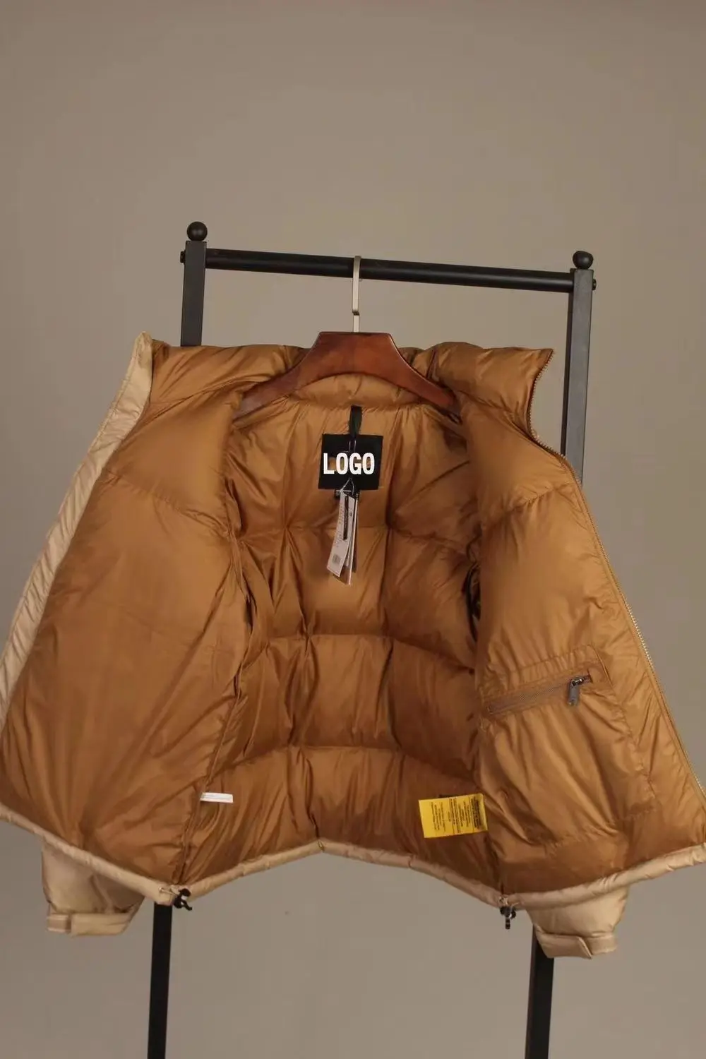 Winter New Style Down Jacket Embroidered Logo Warm Coat High Quality Heavy Weight Cashmere Men's Clothing is Customized Unesix