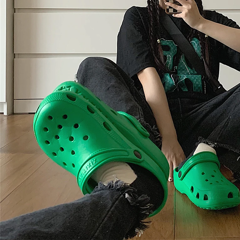 

Сандалии женские водонепроницаемые, повседневные садовые тапки, с мультяшным рисунком, тапки для дома, симпатичные, для кормящих женщин, цв...