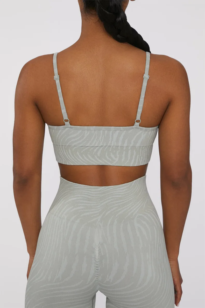 

2022 new sports Yoga suit female seamless high waist fitness suit outdoor beautiful back leisure pants suit