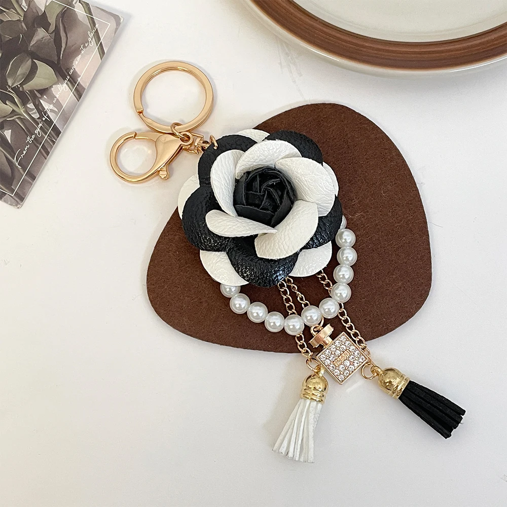 Женский брелок с подвеской в виде флакона духов