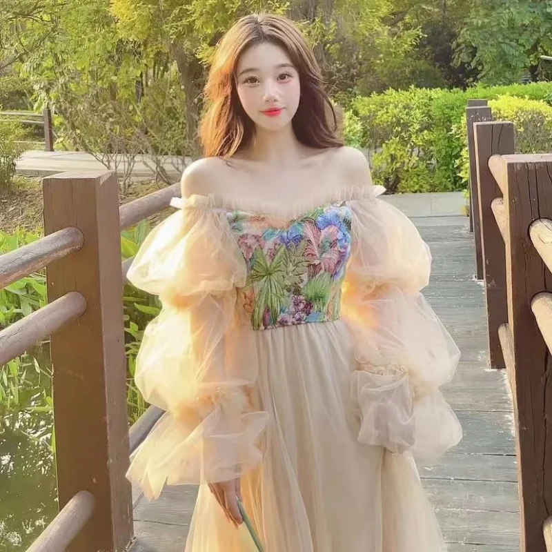 

Милое Платье WDMSNA на одно плечо с воротником-лодочкой, французское темпераментное Сетчатое платье, новинка 2023, платье с пышными рукавами и за...