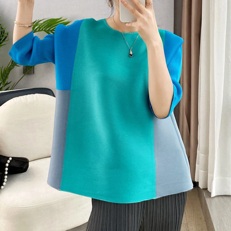 Женская футболка оверсайз с круглым вырезом свободного покроя