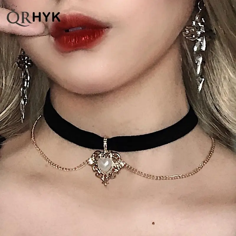 

Women's Love Heart Faux Pearl Pendant Choker Vintage Pop Velvet Black Short Chain Necklace For Women Gothic Girls Gifts Party