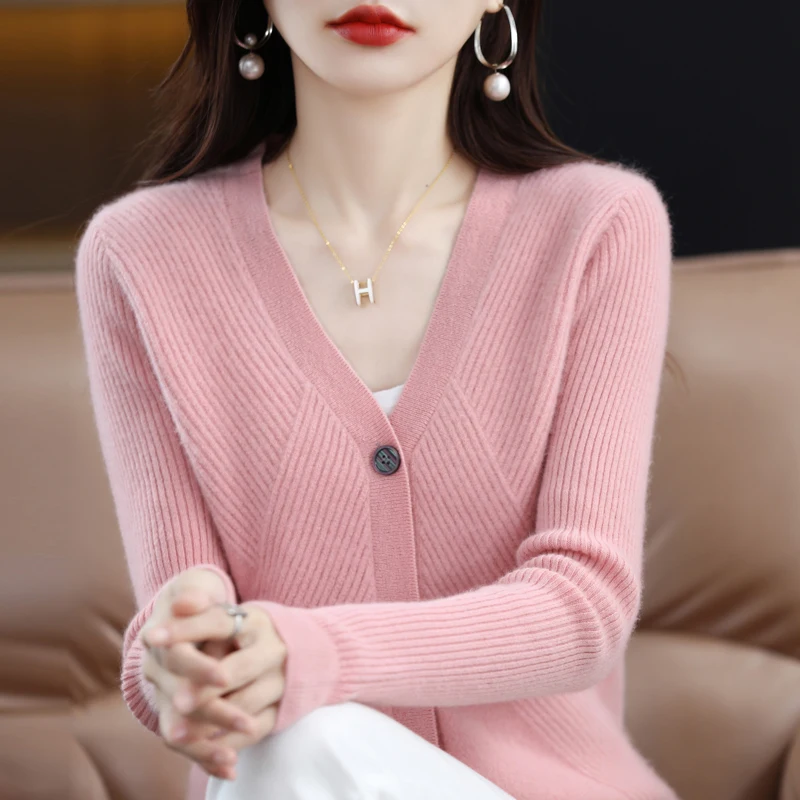Женский вязаный кардиган с V-образным вырезом