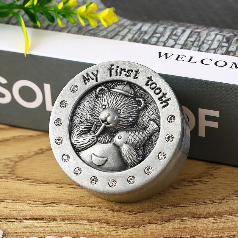 Детская винтажная металлическая коллекционная коробка с лиственным зубом