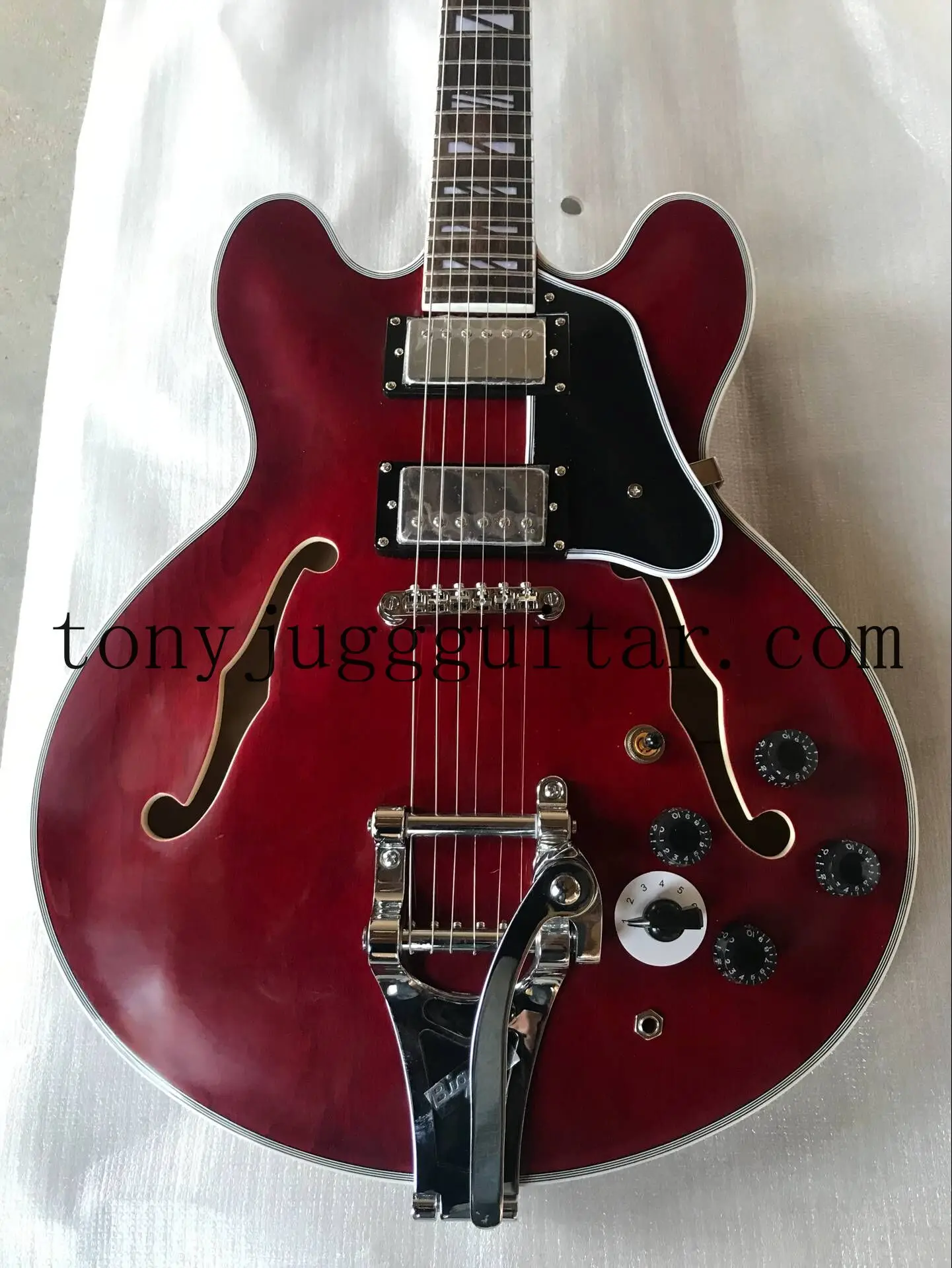 

Custom Shop 335 Semi Hollow Matte Wine Red Jazz Electric Guitar Firebird Headstock,Split Block Inlay,Bigs Tailpiece,5tone Switch