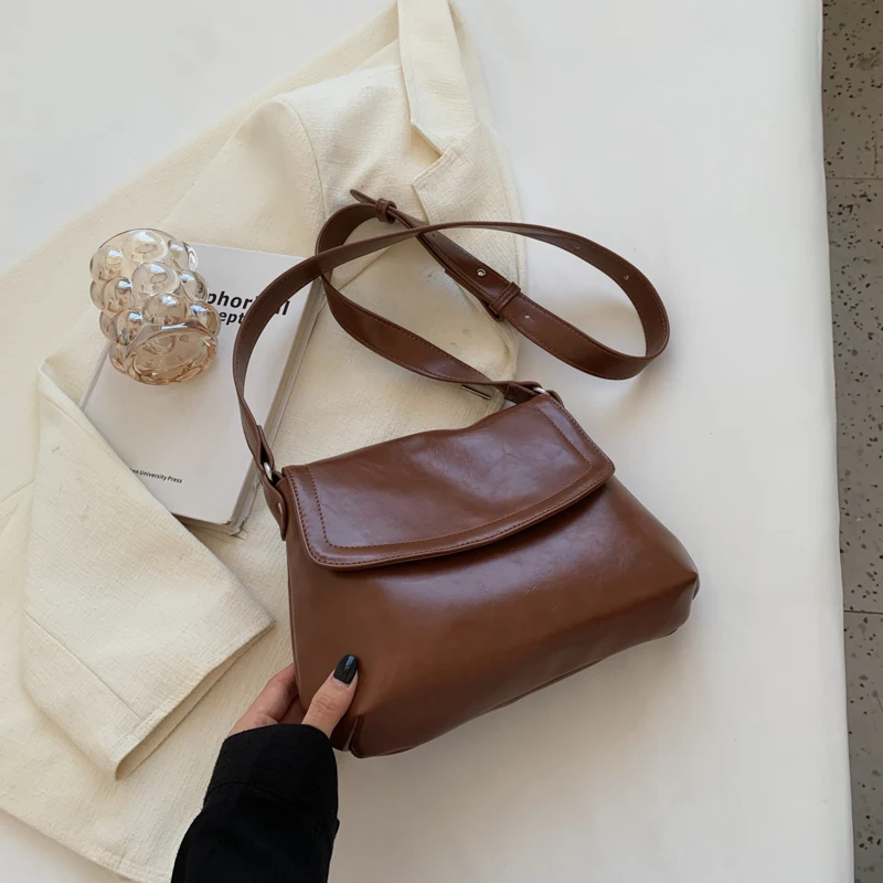 

Новый стиль, модные женские винтажные сумки через плечо, женские трендовые дизайнерские простые кожаные дамские сумочки с клапаном 2023