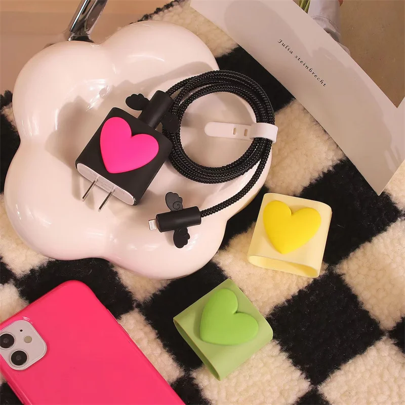 

Love Heart Silicone Phone Charger Cable Protector For Apple Fast Charger 18W 20W Cable Winder For IPhone 12 USB Data Cable Case