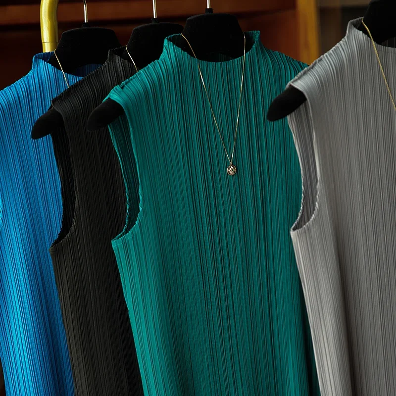 Футболка женская плиссированная без рукавов однотонная