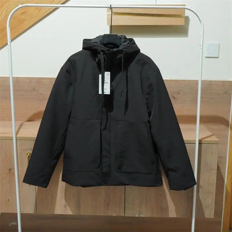 Зимняя куртка из технической ткани с капюшоном и длинными рукавами на молнии