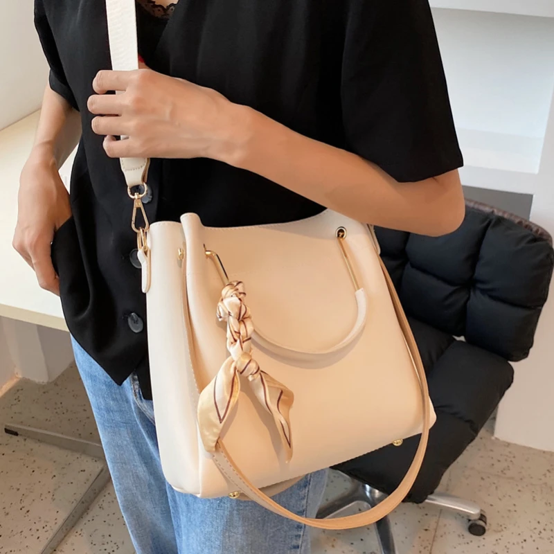 High-quality Bags 2022 New Trendy Fashion Large-capacity Autumn Ladies Luxury All-match Shoulder Bag Portable Tote Bucket Bag