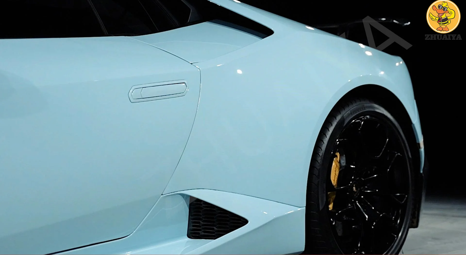 Рисунок 3 - Высококачественные автомобильные наклейки из ТПУ