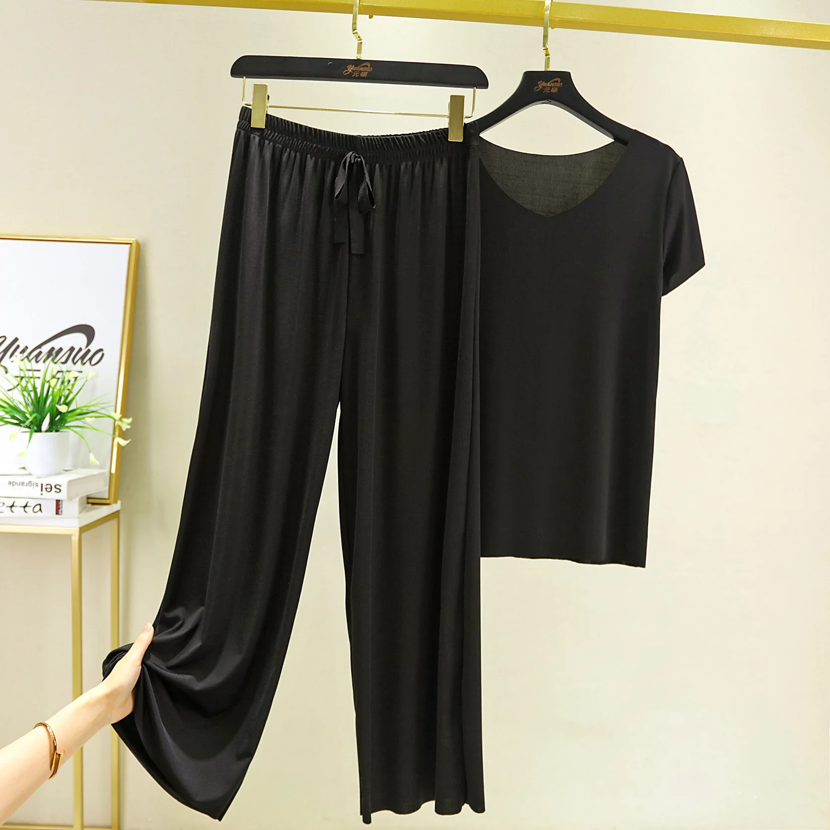 New Summer Ice Silk Pajama Suit, V-Neck Short Sleeve Pants Two-Piece Leisure Sleepwear Sets,Comfortable and Simple Home Clothes