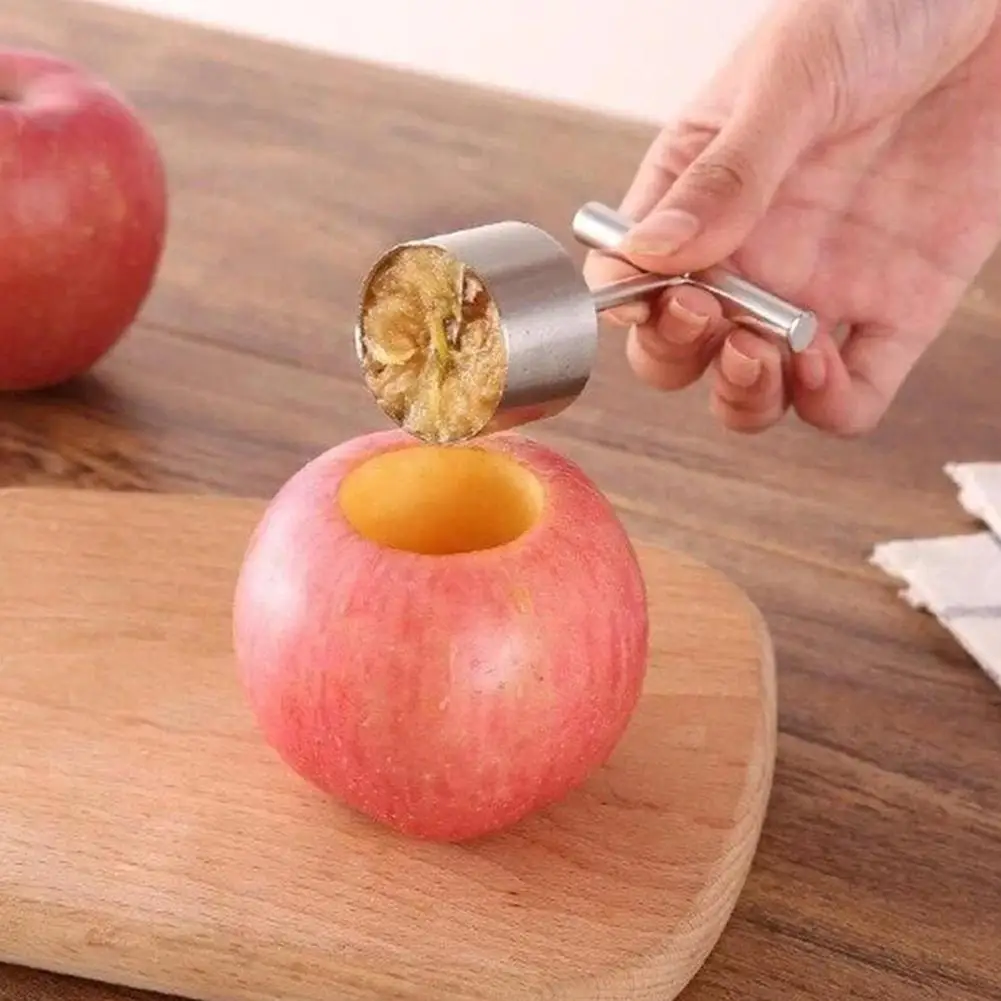 Убрать яблоню. Приспособление для вырезания сердцевины яблок. Вырезать сердцевину яблока. Нож для вырезания сердцевины яблок. Нож для сердцевины фруктов.
