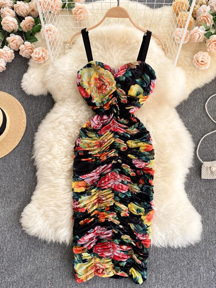 

Женское стрейчевое платье на тонких бретелях, с открытой спиной и цветочным принтом