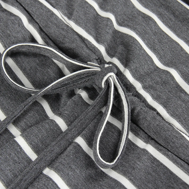 Женский Летний комбинезон в полоску с коротким рукавом и круглым вырезом |