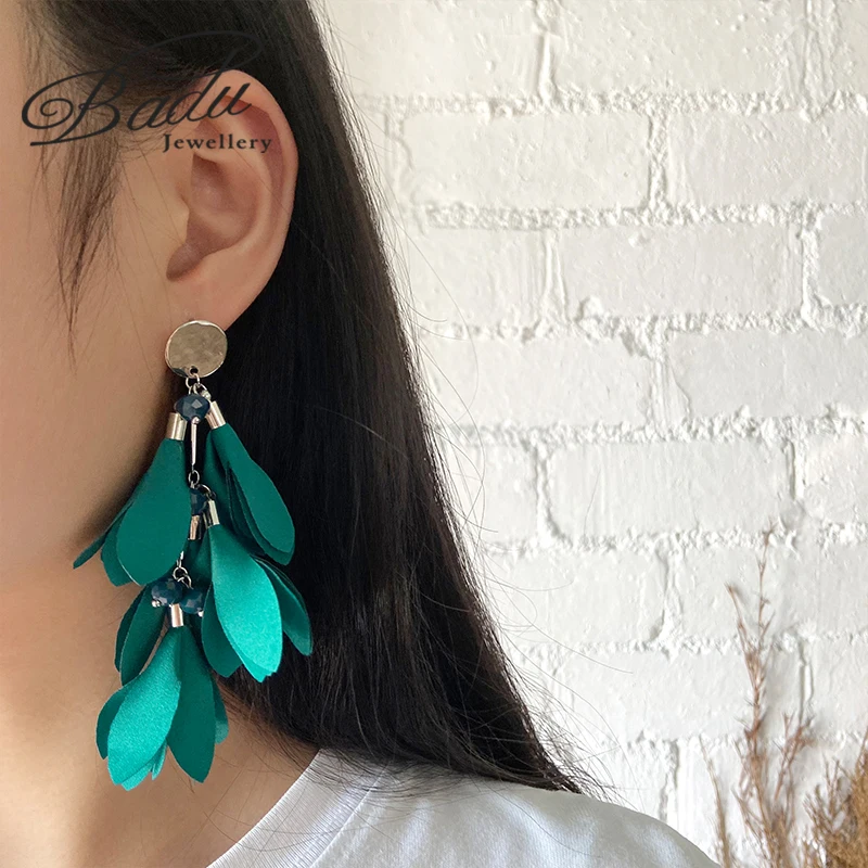 

Женские сережки-подвески Badu, зеленые серьги ручной работы из ткани с цветочными лепестками и длинной бахромой, вечерние ювелирные украшени...