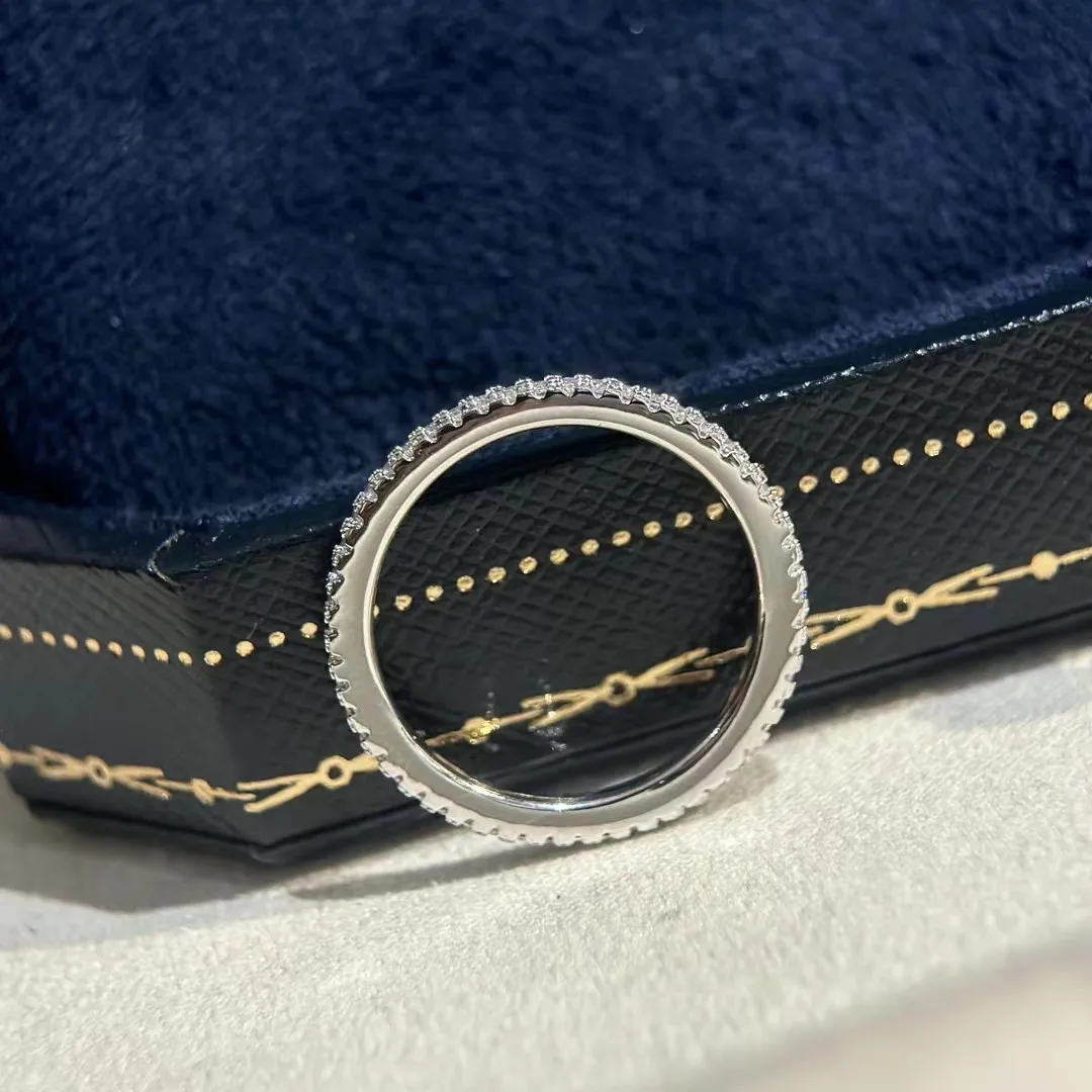 

Кольцо из серебра 925 пробы, с бриллиантами