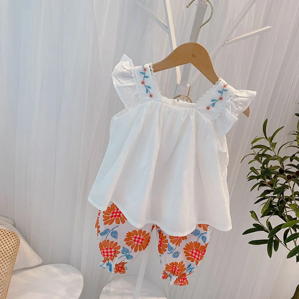 

Menoea/детская одежда летние комплекты для девочек с рукавами-крылышками, футболка с вышивкой и штаны с принтом комплекты из 2 предметов повсед...