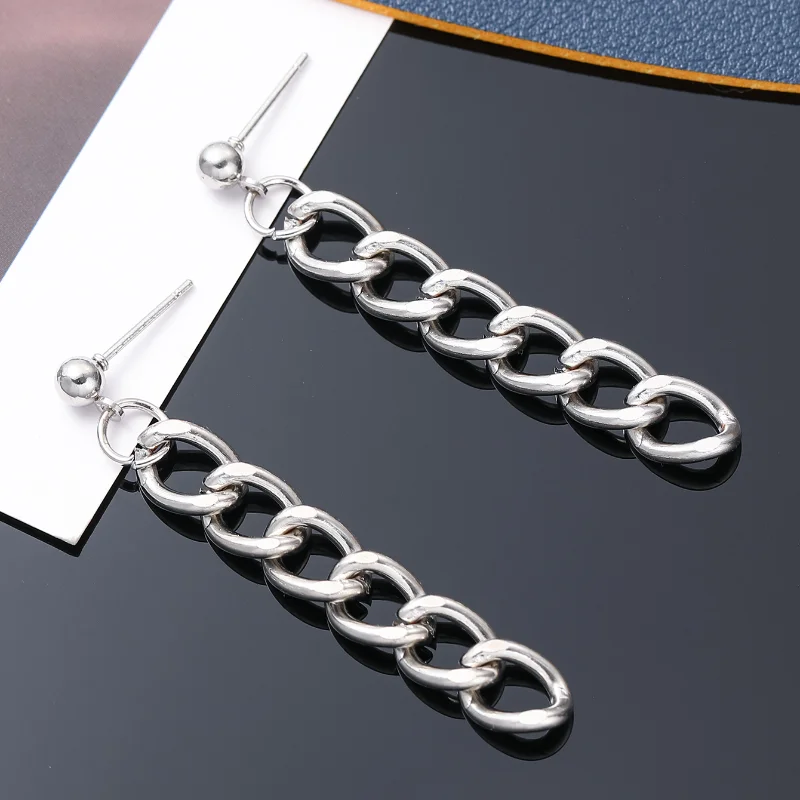 Модные женские серьги-подвески в виде звеньев