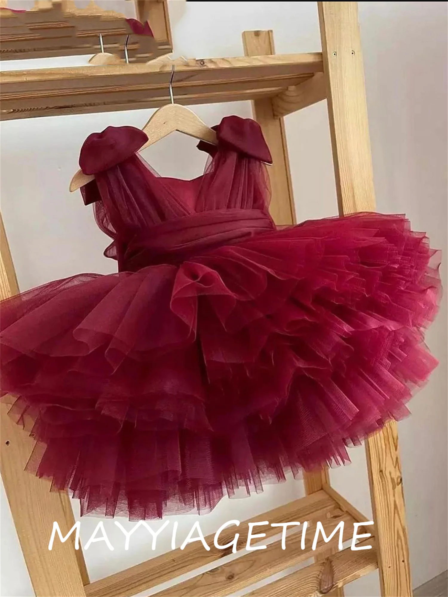 

Платье для девочки с пышными рукавами и цветами бордового цвета