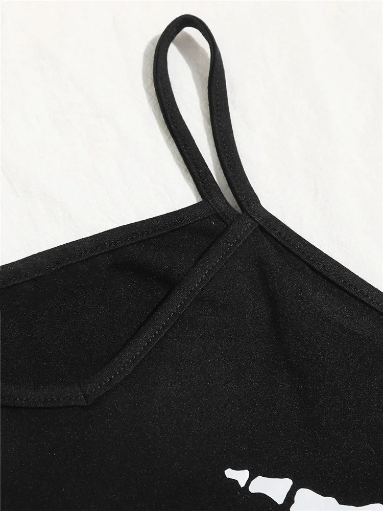 Женский укороченный топ на бретелях готический черный с принтом в виде скелета