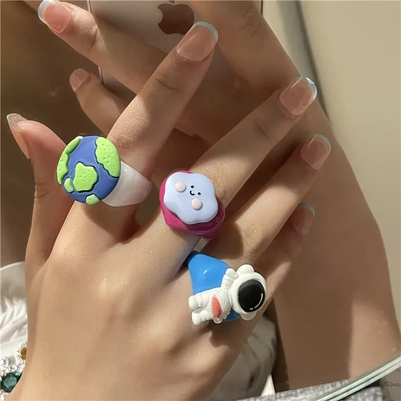 

INS Summer Sweet Cute Blue White Color Astronaut Earth Cloud Shape Resin Ring for Women Fashion Finger Jewelry Gifts