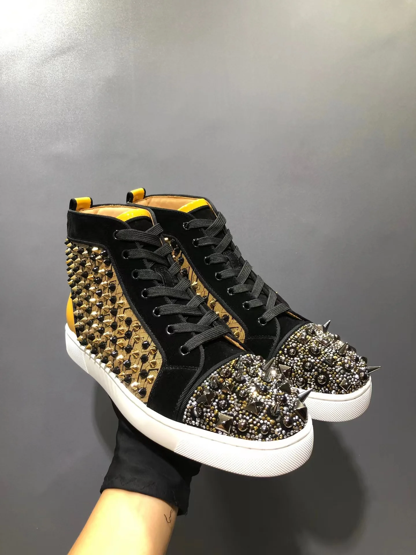 

Luxury Leather Red Sole Men's Shoes Rhinestone Rivets High Top Women's Shoes Sneakers