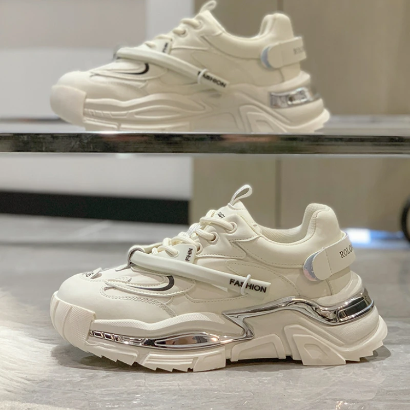 

Женская спортивная обувь на среднем каблуке, на шнуровке