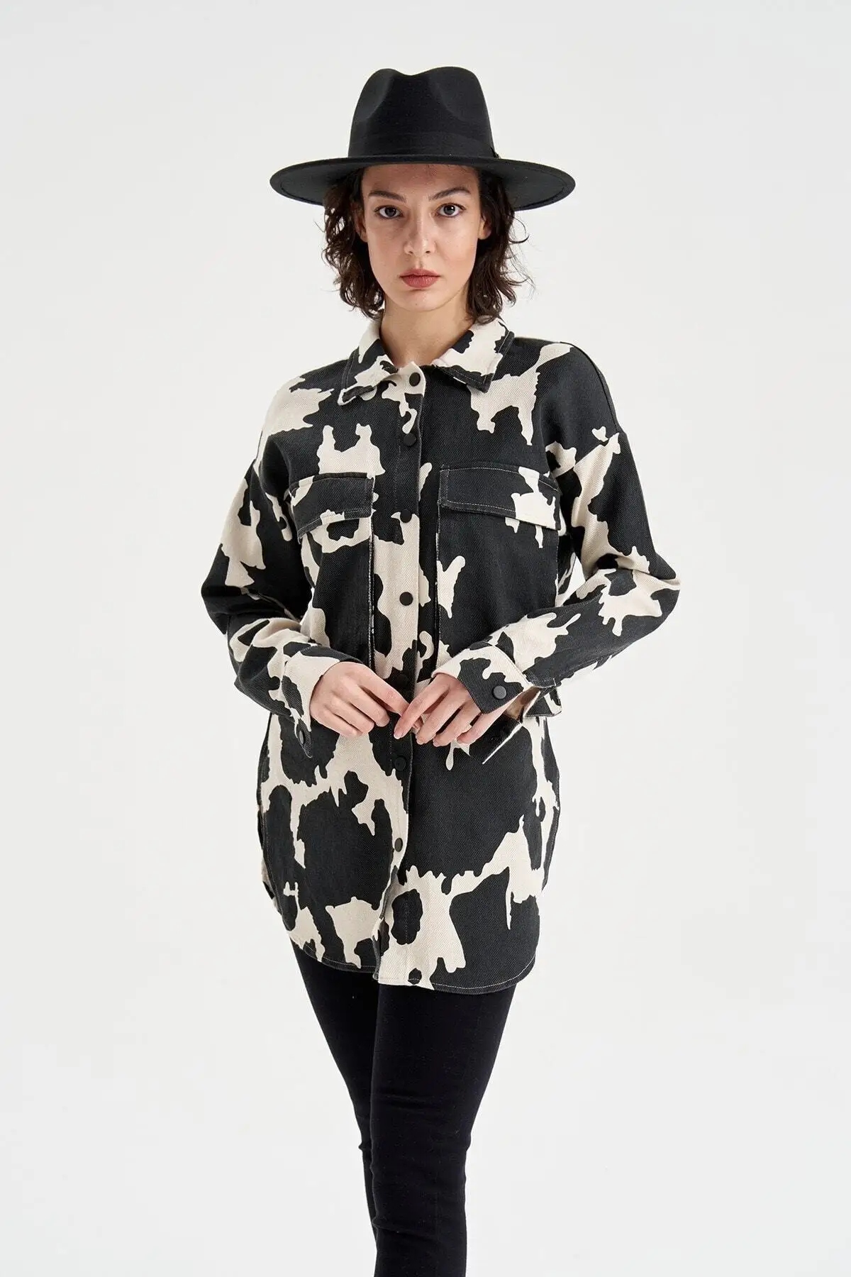 

Женская модная джинсовая куртка, черная коровья джинсовая куртка из габардина