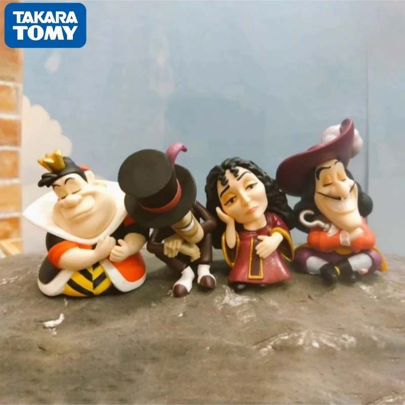 Фото Коллекционная фигурка-гашапон Takara Tomy Disney Villains: Злодеи на плече, сидящие злодеи-боссы — Малефисента, Круэлла, Красная Королева (украшение) №4
