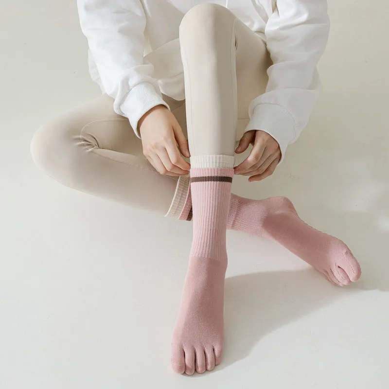 Breathable Women Yoga Socks Non-Slip Cute Cartoon Socks Grips Pilates Dance Socks Cotton Healthy Elasticity Sports 5-Toed Socks