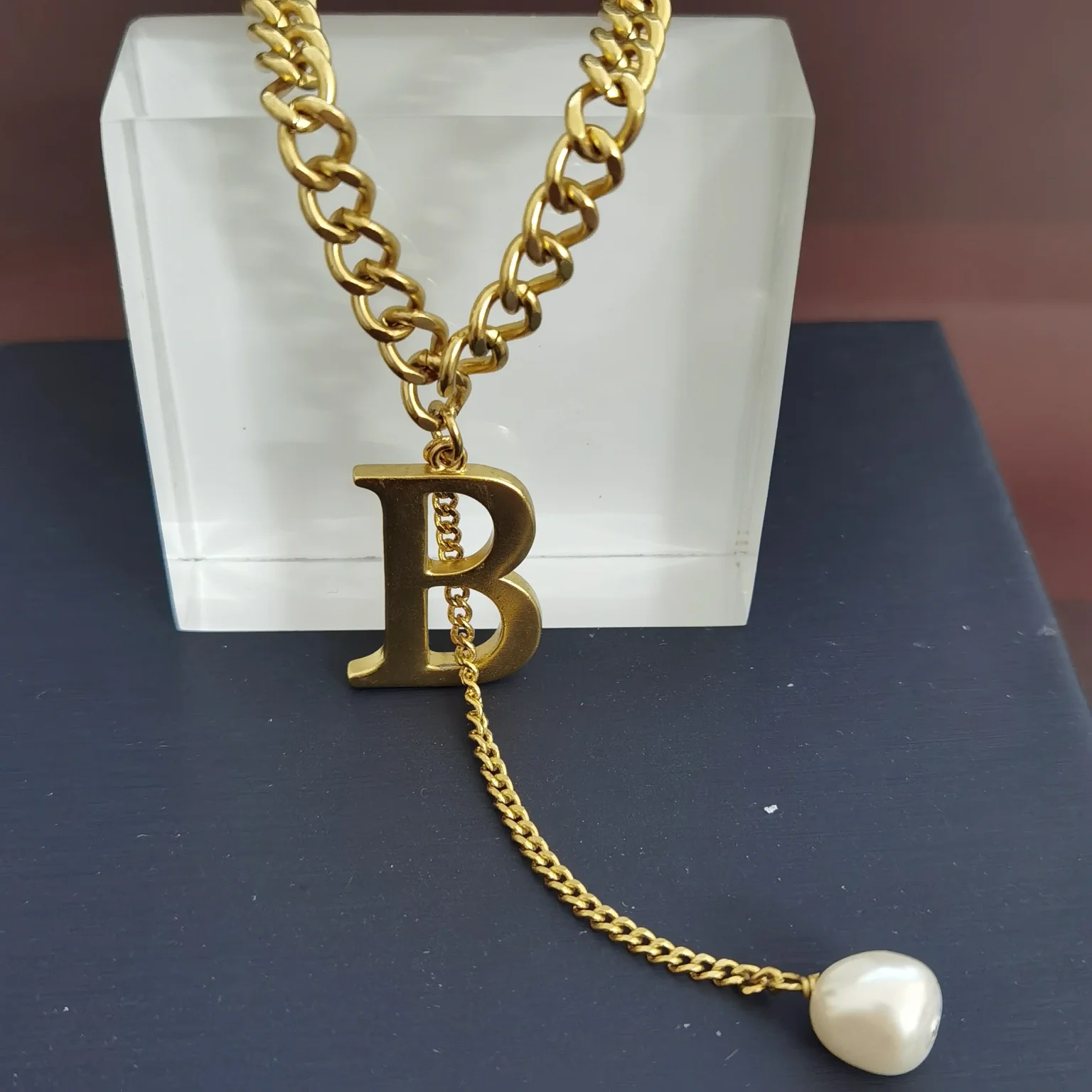 

European and American fashionable letter pearl pendant necklace
