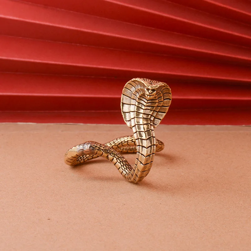 Металлическая статуэтка cobra king